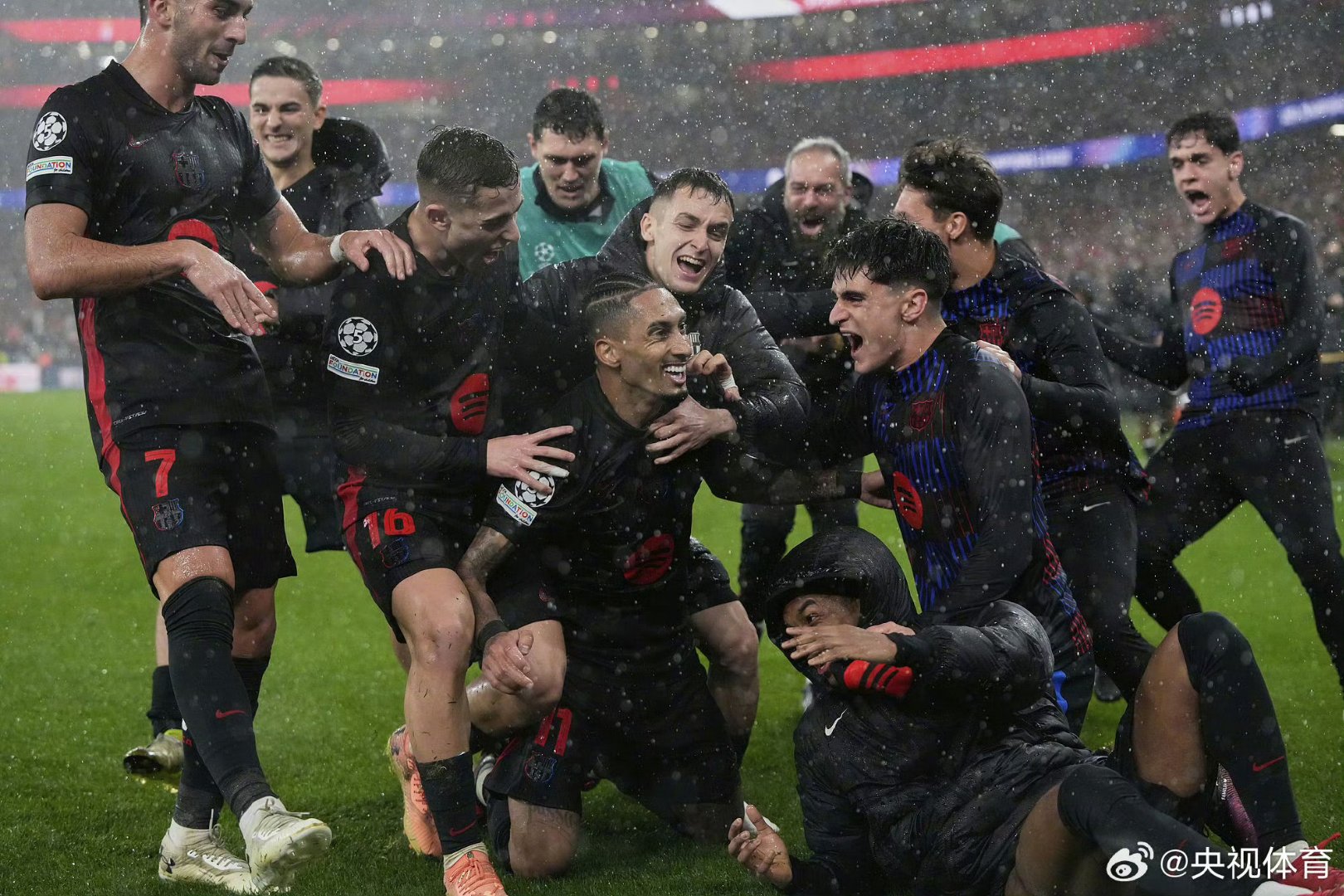 巴伦西亚主场告负,球队形势堪忧 巴伦西亚主场告负,球队形势堪忧