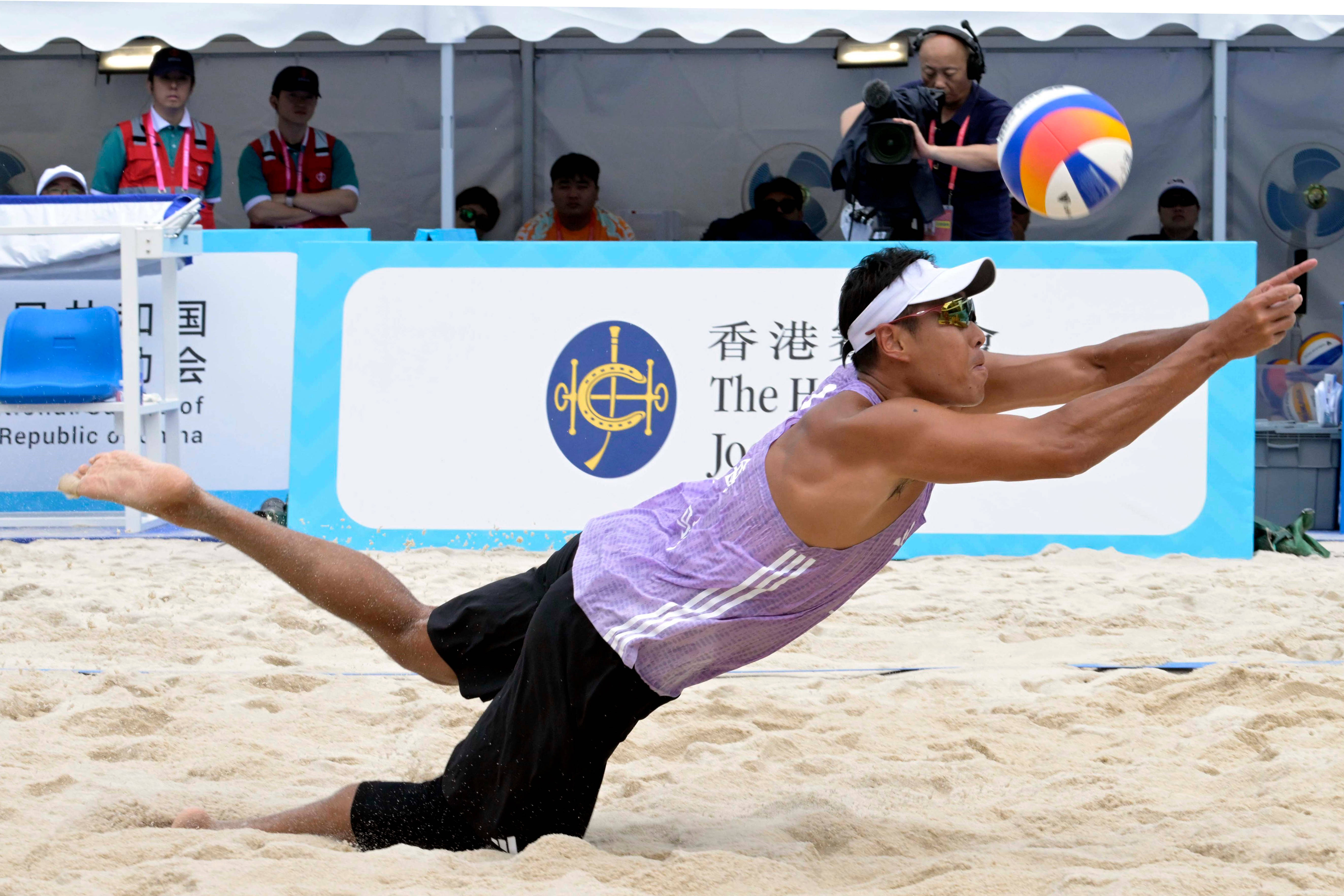 巴西选手在沙滩排球比赛中实现逆袭