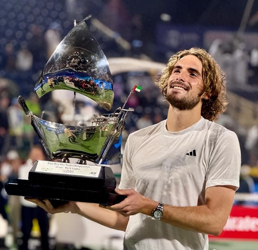 包含日本网球队碾压澳大利亚网球队，西西帕斯制霸全场的词条