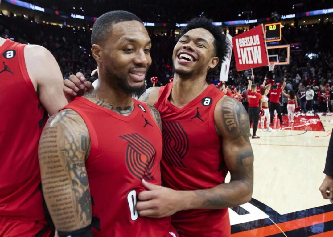 广东队完胜灰熊，利拉德统治全场