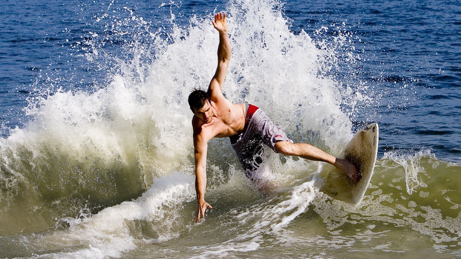 世纪对决,布伦森接管年度焦点战,湖人巅峰对决险胜尼克斯