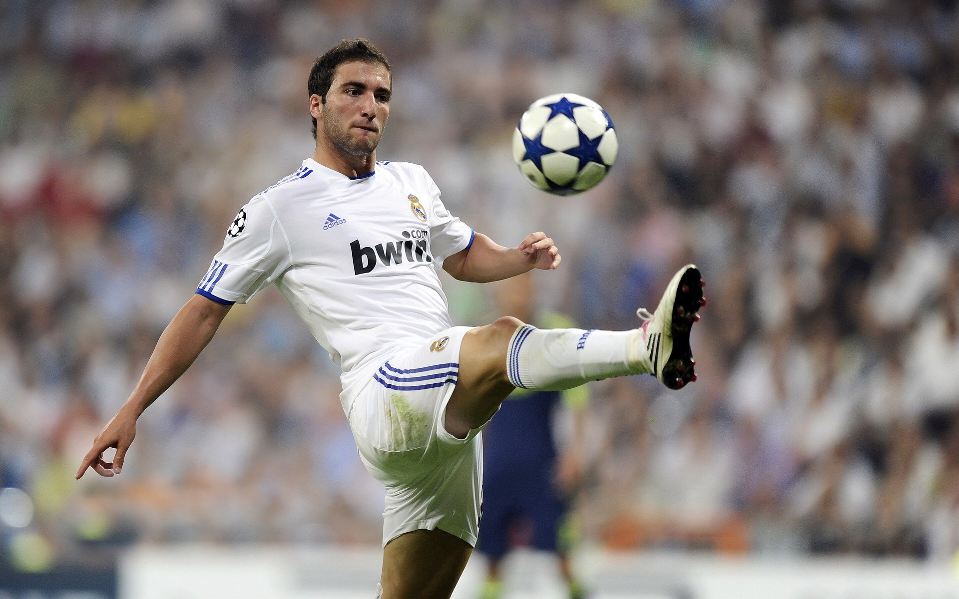 西甲国家德比之夜，詹姆斯贡献制胜表现