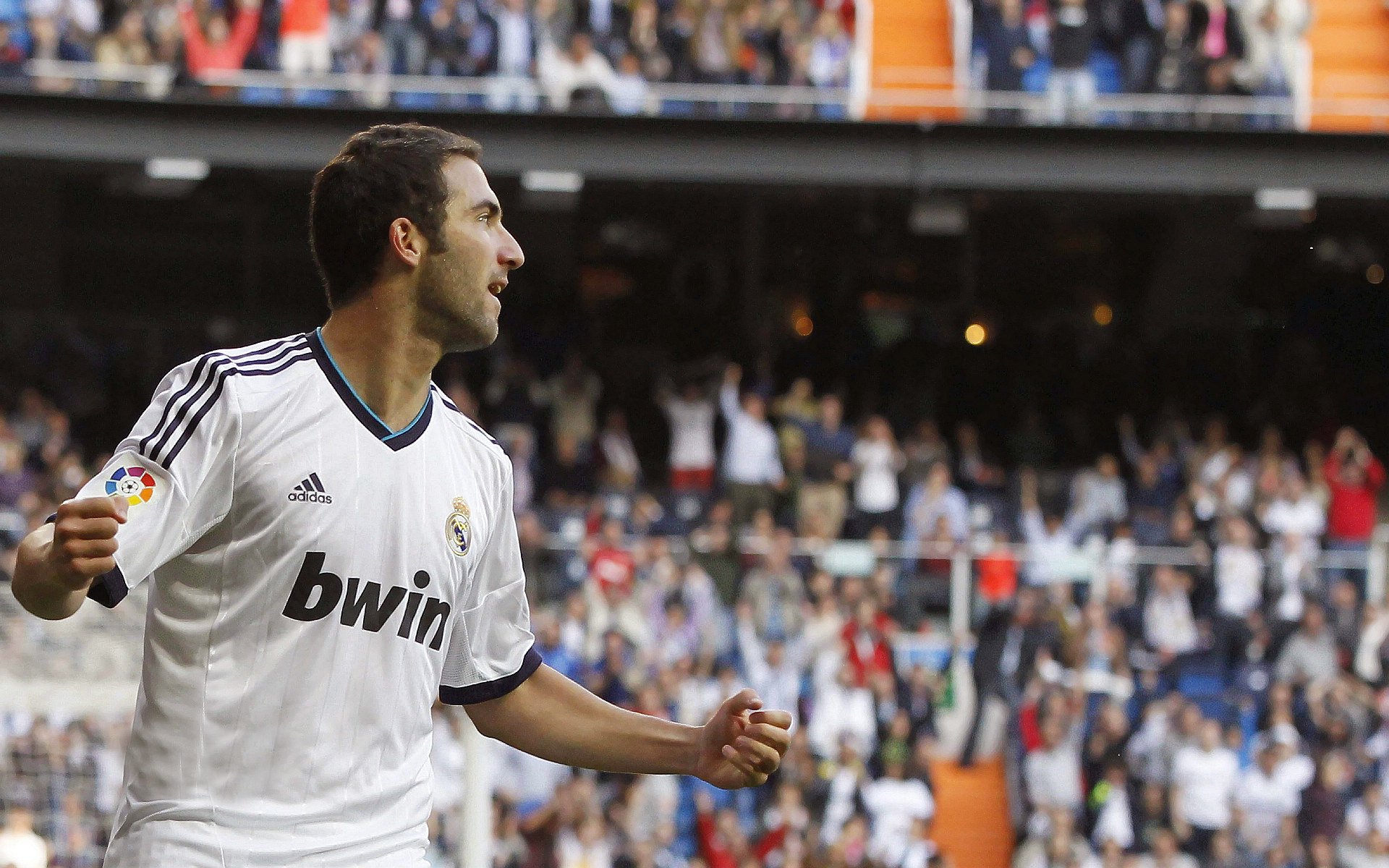 新疆队掀翻魔术，范弗利特存在感拉满，一场跨越文化的篮球对话